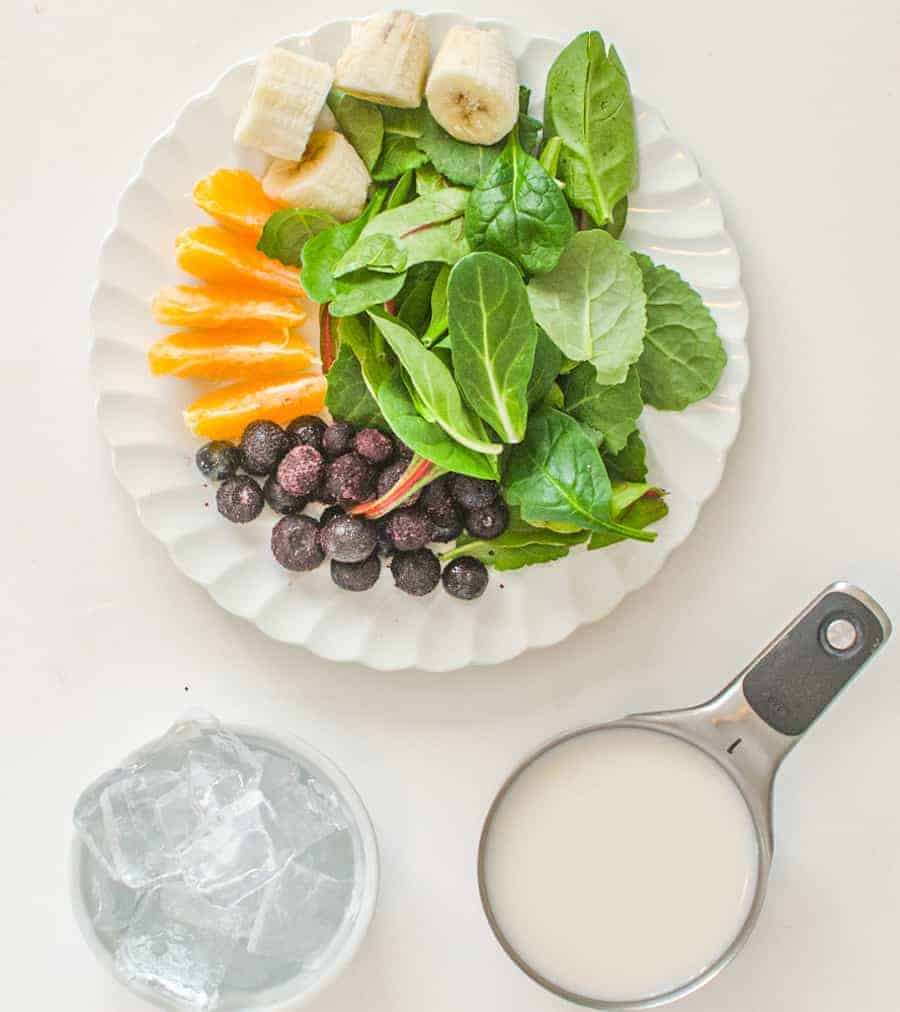 banana and spinach and berries with mandarin with smoothies.