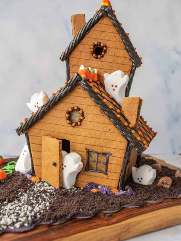 picture of a haunted gingerbread house with marshmallow ghosts.